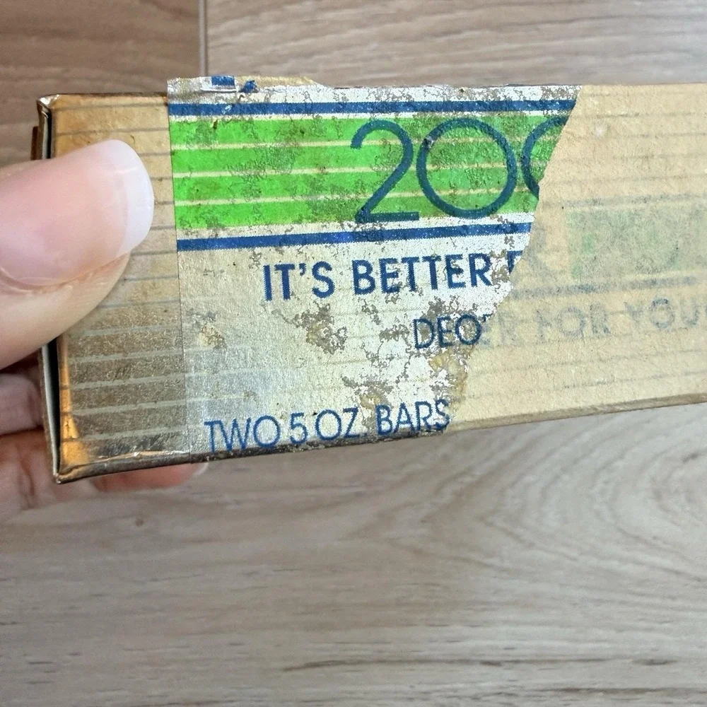 Lever 2000 5oz White Deodorant Bar Soap, Vintage 1992, Sealed in Silver Box